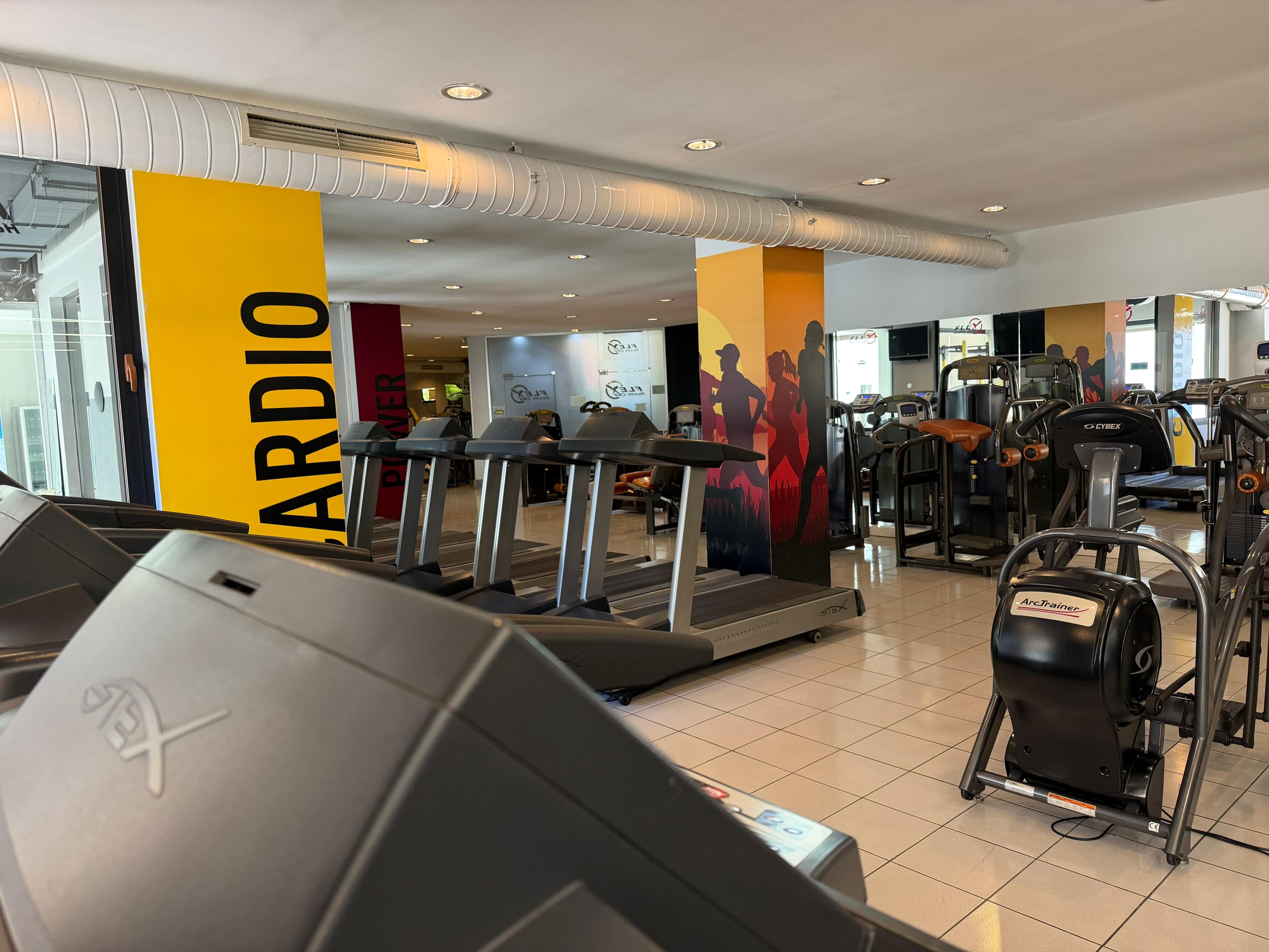 FLEX Health Club Ataşehir kardiyo ve fitness alanı