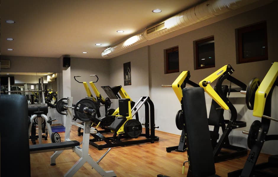 FLEX Health Club serbest ağırlık ekipmanları